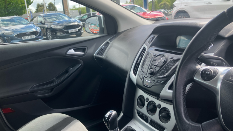 Ford Focus 1.6 Zetec 5dr Petrol Hatchback